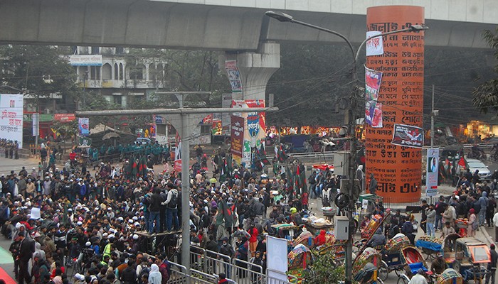 হাদি হত্যার বিচার দাবিতে চতুর্থ দিনের মতো শাহবাগ অবরোধ