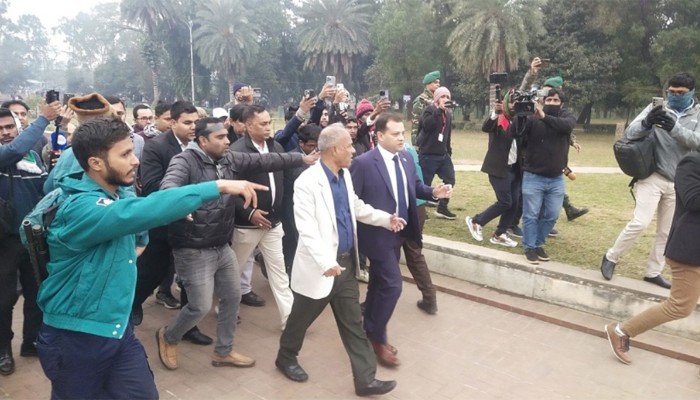 খালেদা জিয়ার কবরের স্থান পরিদর্শন স্বরাষ্ট্র উপদেষ্টার