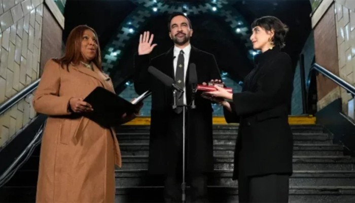 ​পবিত্র কোরআন হাতে মেয়র হিসেবে শপথ নিলেন মামদানি