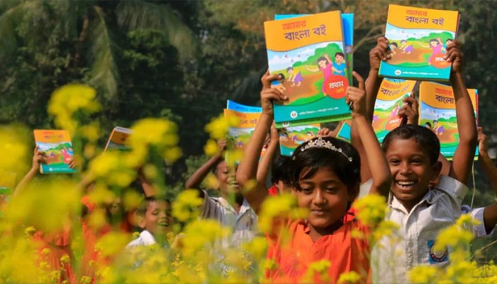 ​বছরের প্রথম দিনে প্রাথমিকের সব শিক্ষার্থী বই পেয়েছে: উপদেষ্টা