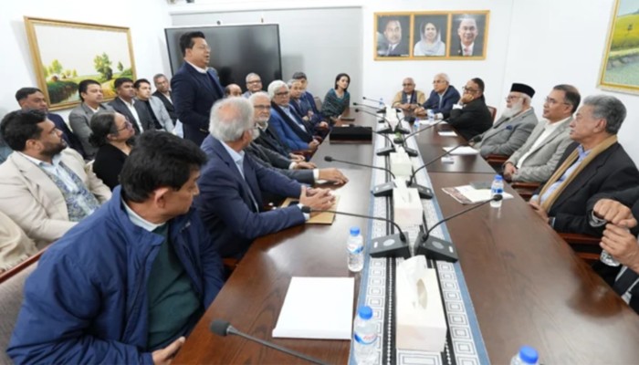 ​দেশের শীর্ষ ব্যবসায়ীদের সঙ্গে তারেক রহমানের বৈঠক