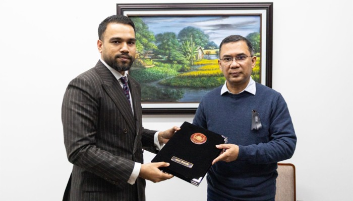 প্রধান উপদেষ্টার শোকবার্তা তারেক রহমানের কাছে হস্তান্তর