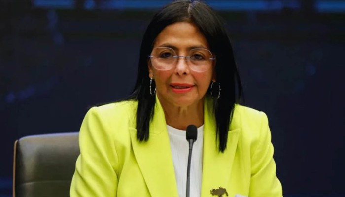 অন্তর্বর্তী প্রেসিডেন্ট হিসেবে শপথ নিলেন দেলসি রদ্রিগেজ