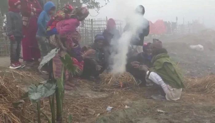 ​আগুন পোহাতে গিয়ে দগ্ধ নারীর রমেকে মৃত্যু