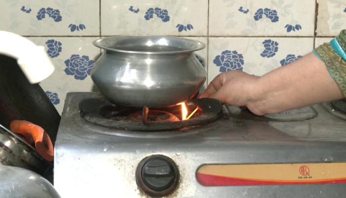 নোঙরের আঘাতে পাইপলাইন ক্ষতিগ্রস্ত, রাজধানীতে তীব্র গ্যাস সংকট