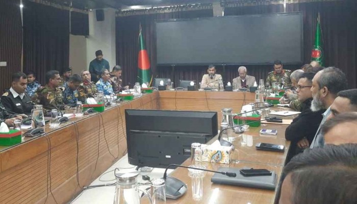 ​গণভোট ও নির্বাচন ঘিরে সশস্ত্র ও আইনশৃঙ্খলা বাহিনীর সঙ্গে বৈঠকে ইসি