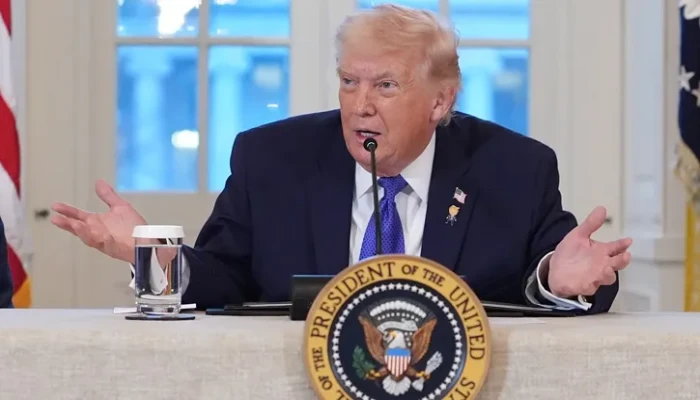 ​গ্রিনল্যান্ডে হামলার পরিকল্পনা প্রস্তুতের নির্দেশ ট্রাম্পের