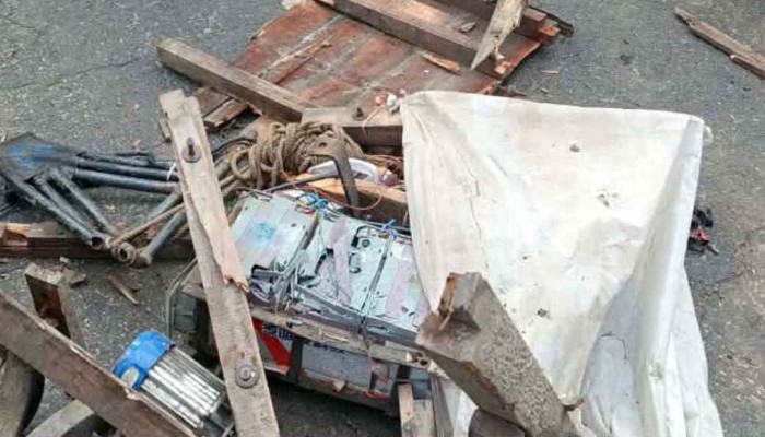 ​মাদারীপুরে কাভার্ডভ্যানের ধাক্কায় ৩ ভ্যানযাত্রী নিহত