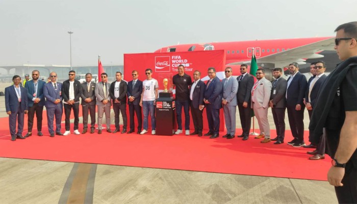 ​বিশ্বকাপ ট্রফি এখন বাংলাদেশে