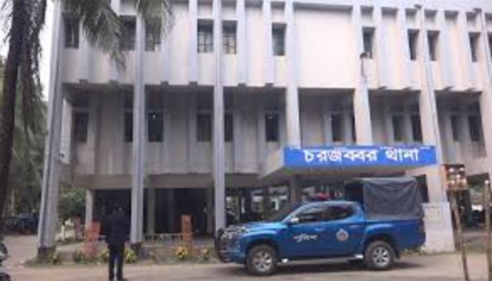 ​ ছাত্রীকে নিয়ে পালালো প্রধান শিক্ষক,মাদরাসায় অগ্নিসংযোগ