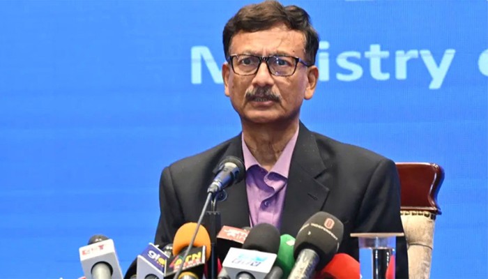 অনাকাঙ্ক্ষিত পরিস্থিতি এড়াতেই অন-অ্যারাইভাল ভিসা বন্ধ: উপদেষ্টা