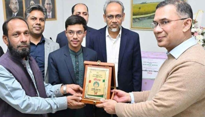​মেডিকেল ভর্তি পরীক্ষায় ১ম হওয়া শান্তকে উপহার দিলেন তারেক রহমান