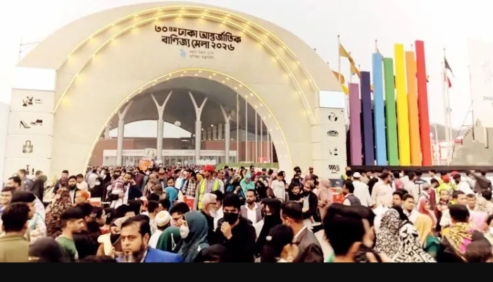 ছুটির দিনে লোকারণ্য বাণিজ্যমেলা