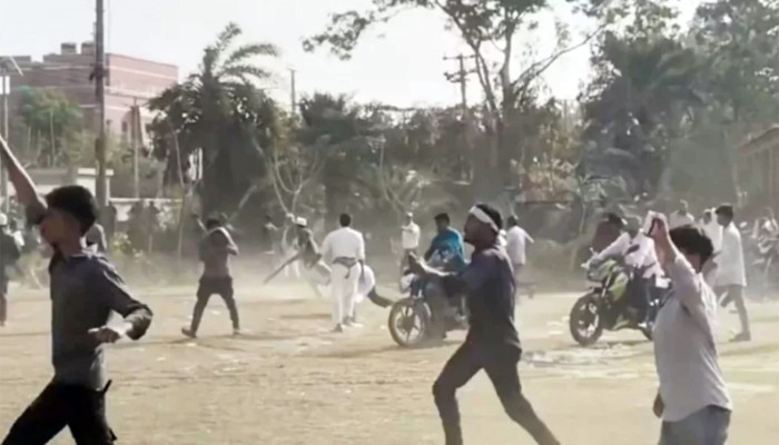 ​চেয়ারে বসাকে কেন্দ্র করে বিএনপি-জামায়াত সংঘর্ষ, আহত ৩০