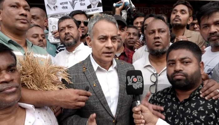 একটি গোষ্ঠী নির্বাচন ভণ্ডুল করতে চায়: রবিউল আলম