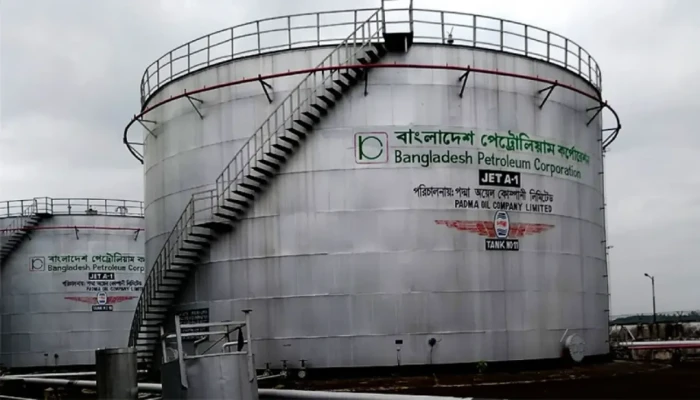 ​বেশি দামে তেল বিক্রি করায় তোপের মুখে বিপিসি
