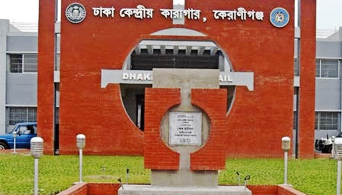 ​বুথে পোস্টাল ব্যালটে ভোট দিলেন কারাবন্দিরা