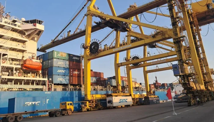 ​অনির্দিষ্টকালের কর্মবিরতিতে অচল চট্টগ্রাম বন্দর