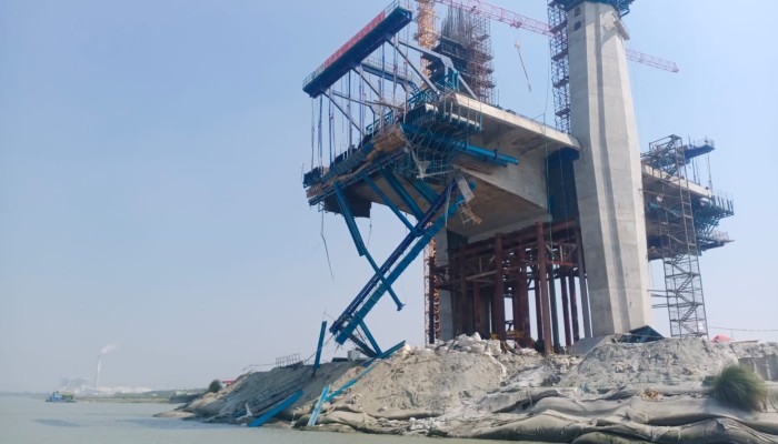 পায়রা বন্দরে সেতুর শার্টার ভেঙে শ্রমিক নিহত