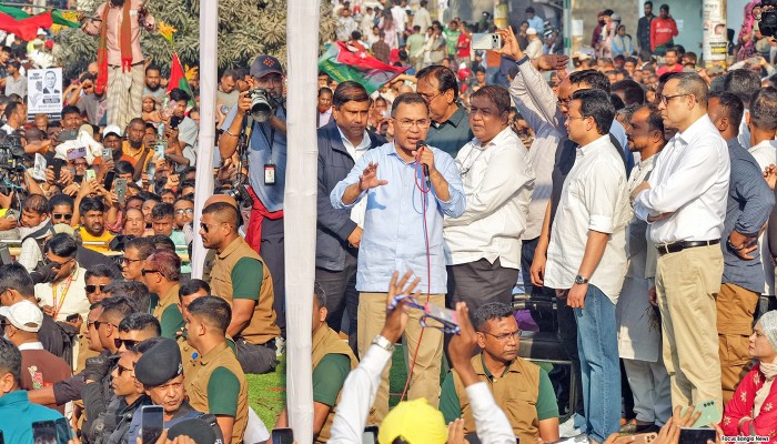 ​ঢাকা শহরে অন্তত ৪০টি খেলার মাঠ তৈরি করব : তারেক রহমান