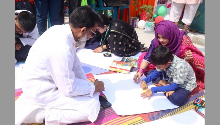 হাবিবের মানবিকতায় মুগ্ধ ঢাকা-৯ এর অধিবাসীরা