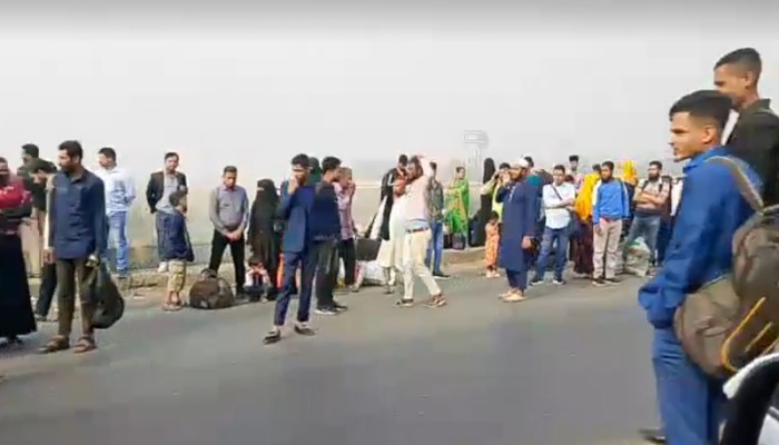 ​ভোট দিতে ঈদের ছুটির মতোই গ্রামে ছুটছে মানুষ