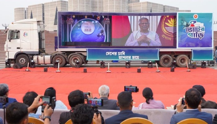 ​ভোটের গাড়ির ‘জনমত বাক্সে’ প্রধান উপদেষ্টাকে ৪০ হাজারের বেশি ‘চিঠি’