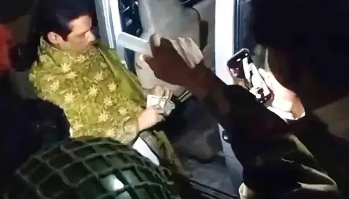 ​চট্টগ্রামের চন্দনাইশে ‘স্বতন্ত্র প্রার্থী’র গাড়ি থেকে ১০ লাখ টাকা উদ্ধার