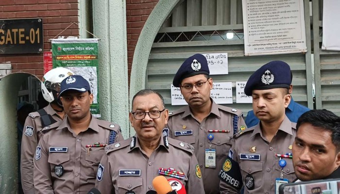 ​৬ মাস ধরেই গুজব চলছে, নির্বাচনে কোনো শঙ্কা নেই : ডিএমপি কমিশনার