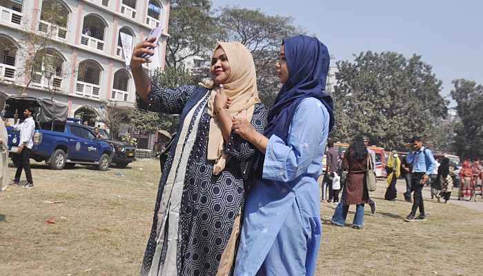 প্রথম ভোটে দেশজুড়ে তারুণ্যের উচ্ছ্বাস