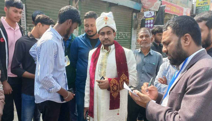 বিয়ের সাজে ভোটকেন্দ্রে বর, বললেন ‘আগে ভোট পরে বিয়ে’