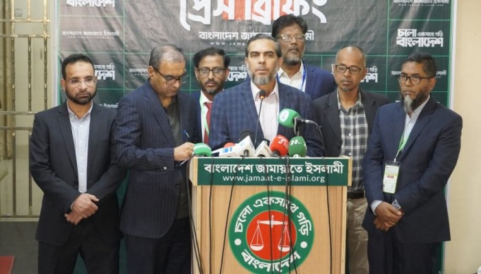 ​কেন্দ্রে ঢুকতে বাধা দিয়ে দেউলিয়াত্ব প্রকাশ করছে একটি দলের কর্মীরা