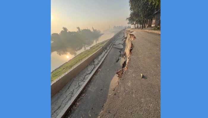 গাজীপুরে উদ্বোধনের আগেই ধসে পড়ল সড়ক