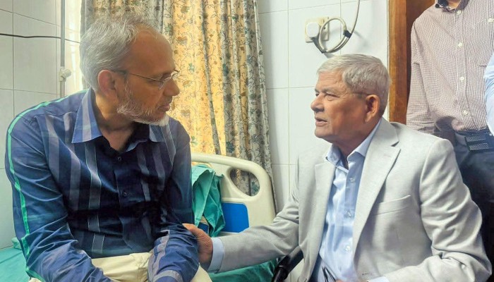 ডা. রফিকের শয্যাপাশে মির্জা ফখরুল