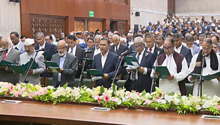 ​ শপথ নিলেন বিএনপির নবনির্বাচিত এমপিরা