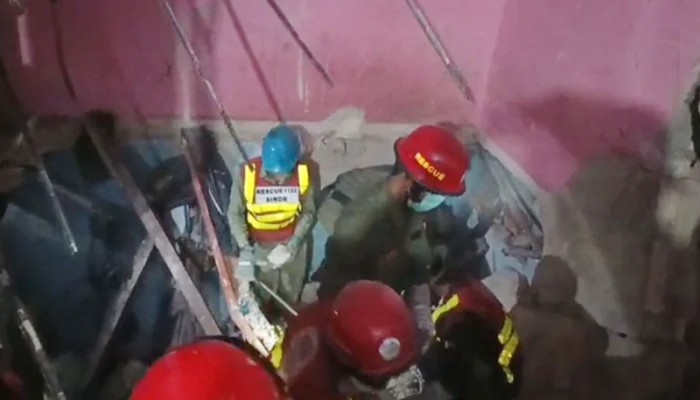 ​করাচিতে ভবনে ভয়াবহ বিস্ফোরণ, শিশুসহ নিহত অন্তত ১০