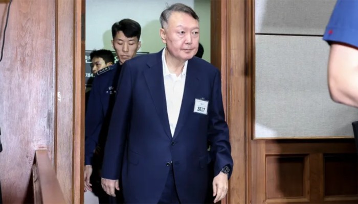 বিদ্রোহের দায়ে দক্ষিণ কোরিয়ার সাবেক প্রেসিডেন্টের যাবজ্জীবন