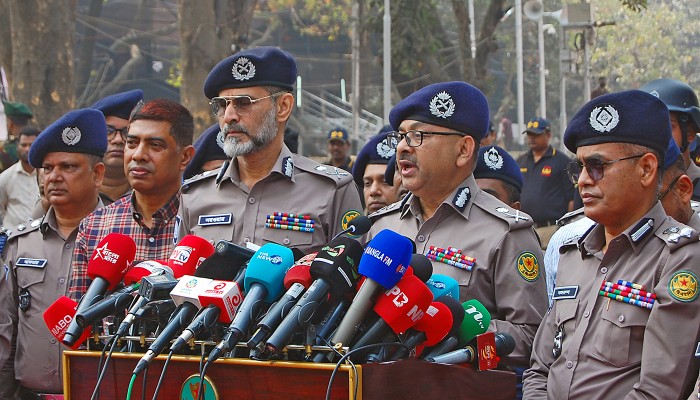 ​একুশে ফেব্রুয়ারিতে নিরাপত্তার শঙ্কা নেই: ডিএমপি কমিশনার