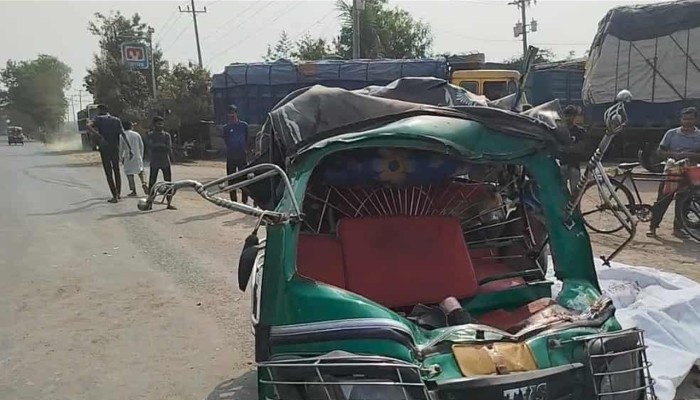 কুষ্টিয়ায় সড়ক দুর্ঘটনায় ৫ জন নিহত