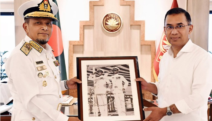 ​প্রধানমন্ত্রীর সঙ্গে নৌবাহিনী প্রধানের সৌজন্য সাক্ষাৎ