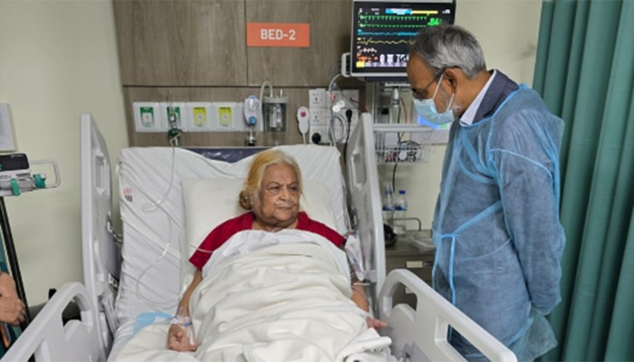 ​সেলিমা রহমানকে দেখতে গেলেন ডা. রফিক