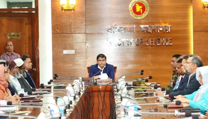 ​সশস্ত্র বাহিনীর আধুনিকায়নে সরকার বদ্ধপরিকর: প্রতিরক্ষা উপদেষ্টা
