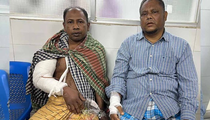 ​তিন সাংবাদিকের ওপর হামলা