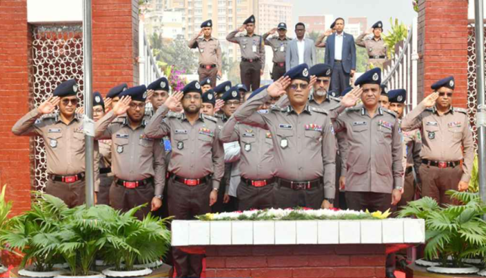 ​রাজারবাগ পুলিশ স্মৃতিসৌধে নবনিযুক্ত আইজিপির শ্রদ্ধা