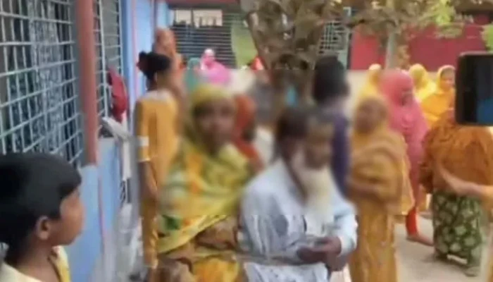 ​নাটোরে নারীসহ ৪ জনকে গাছে বেঁধে নির্যাতনের অভিযোগ