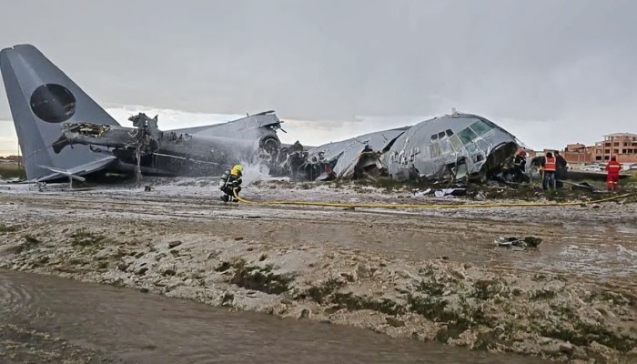 ​টাকা ভর্তি উড়োজাহাজ বিধ্বস্ত: নিহত ১৫