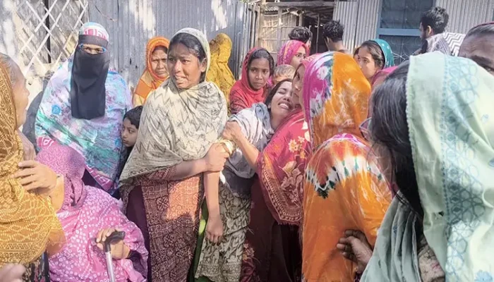 ​উঠানে দাদির, সরিষা ক্ষেতে নাতনির বিবস্ত্র মরদেহ উদ্ধার