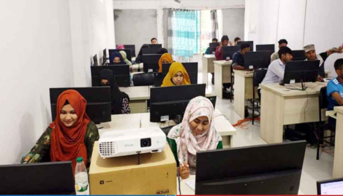 দিনে ২০০ টাকা ভাতাসহ বিনামূল্যে ফ্রিল্যান্সিং প্রশিক্ষণ