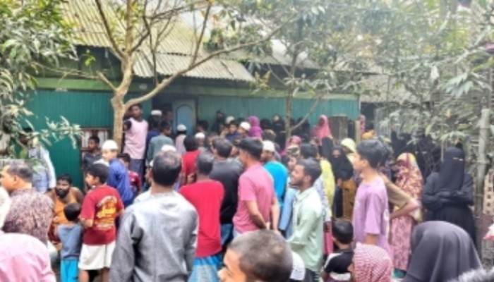 একই বাড়ির দুই কক্ষে ঝুলছিল মা-মেয়ের মরদেহ