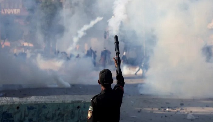 পাকিস্তানে ব্যাপক বিক্ষোভ-সংঘর্ষে নিহত ২০